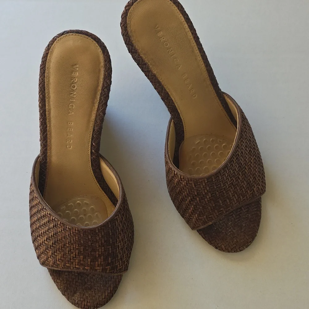 🌸Veronica Beard Brown Woven Wedges‎ 7